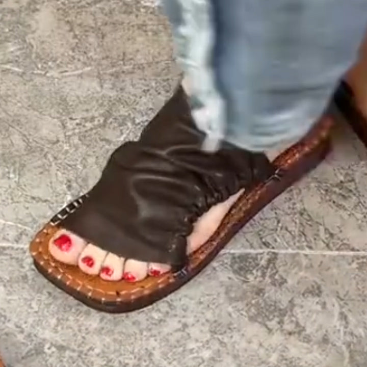 Lambskin tendon square toe flat sandals