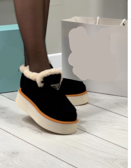 Shearling boots