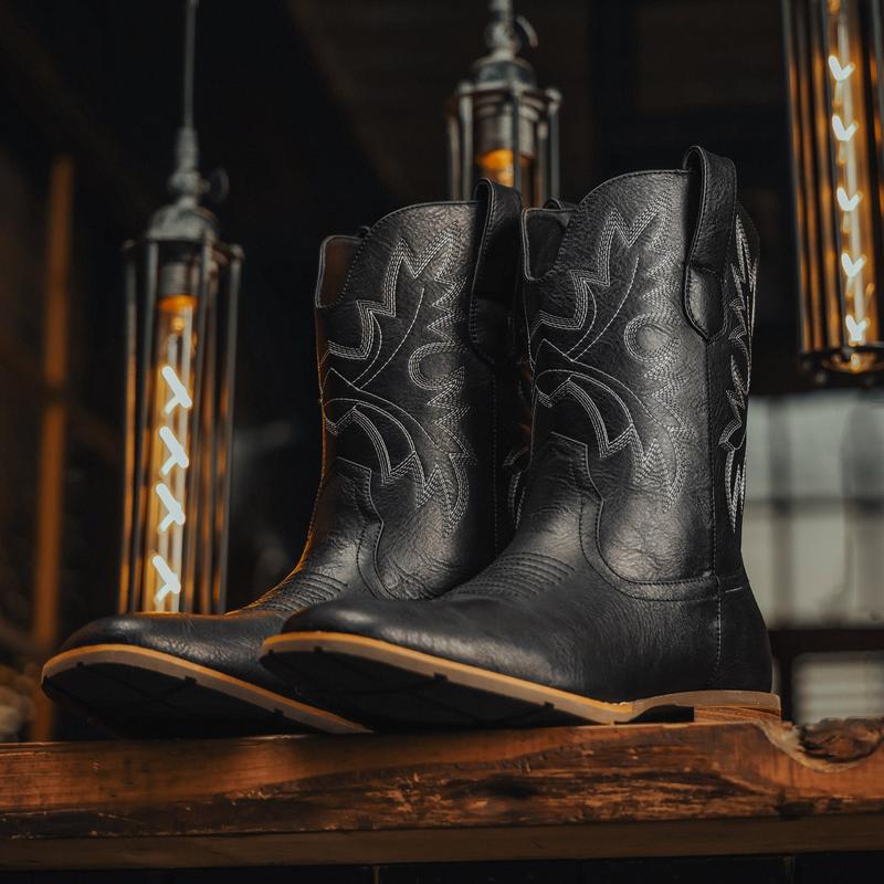 Square Toe Botas with Classic Embroidered