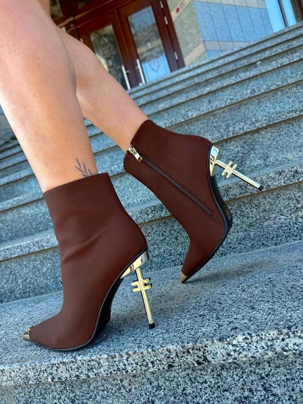 Mid-season stiletto ankle boots