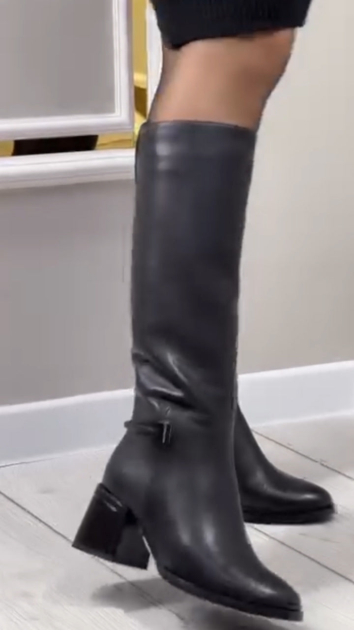 Classic fleece-lined sheepskin boots