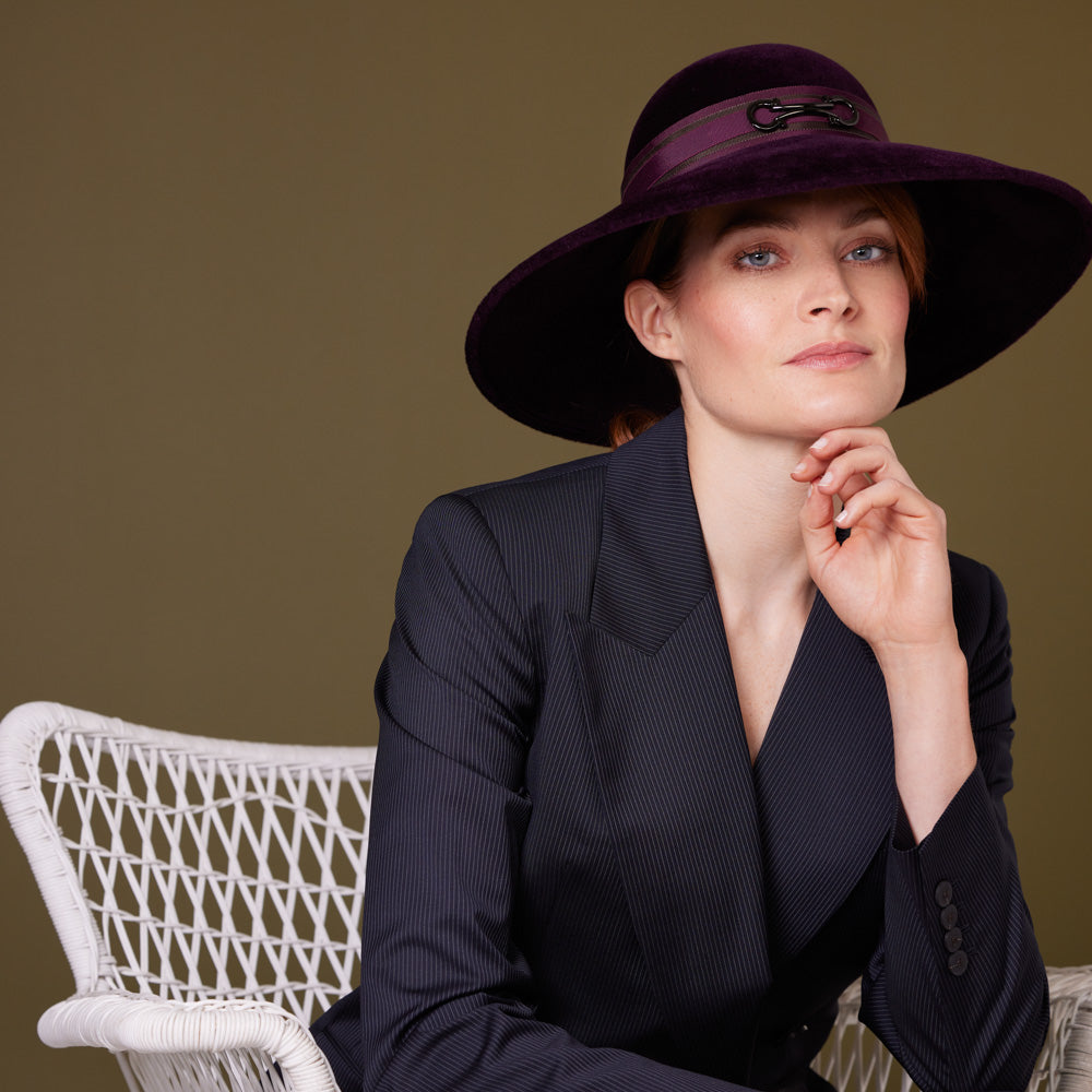 Velour felt downbrim with a snaffle bit