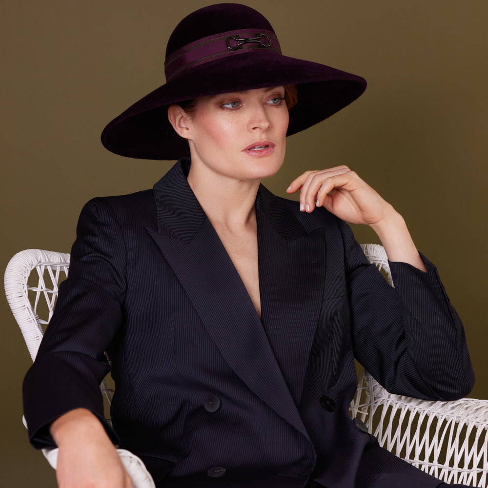 Velour felt downbrim with a snaffle bit