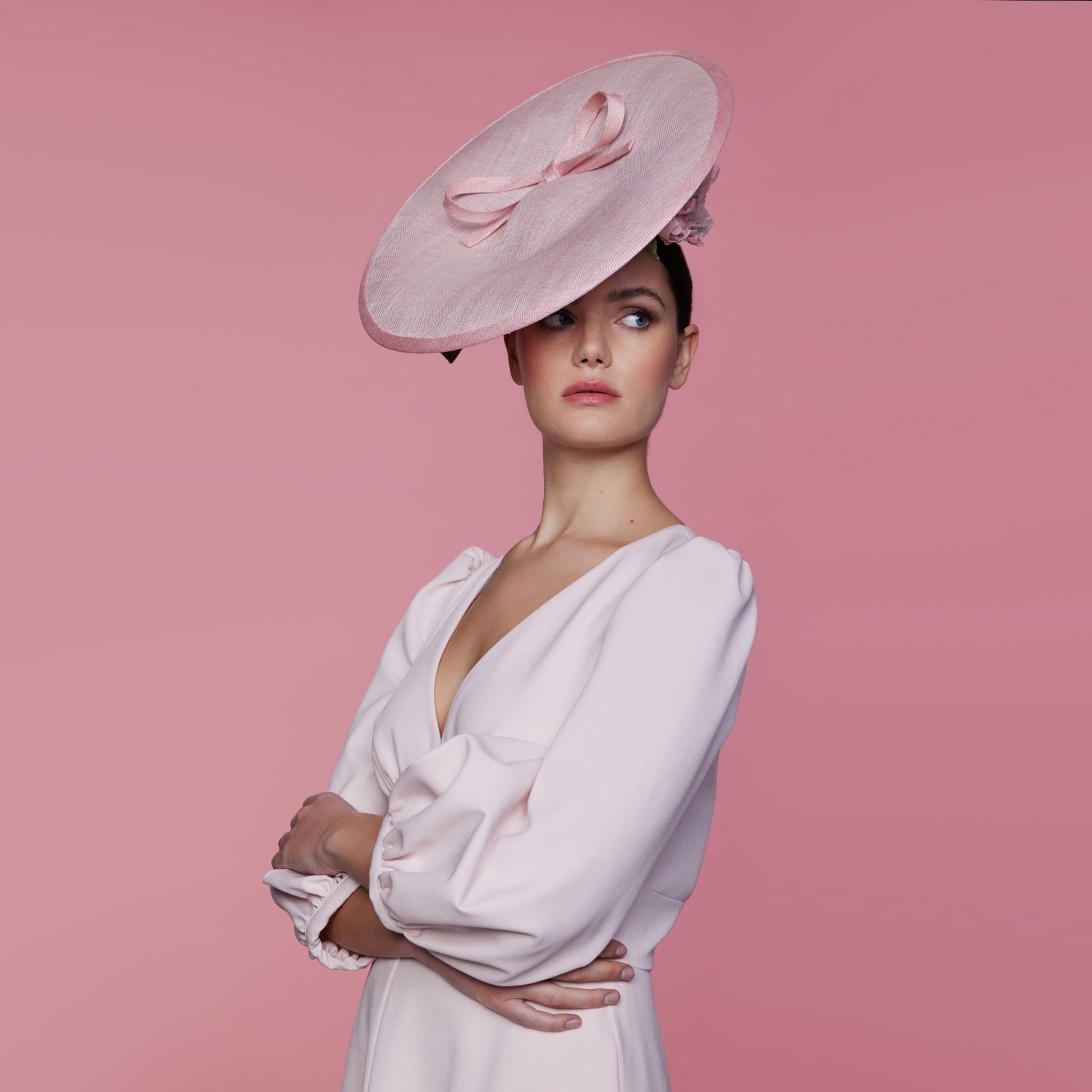 Pale pink disc with silk roses