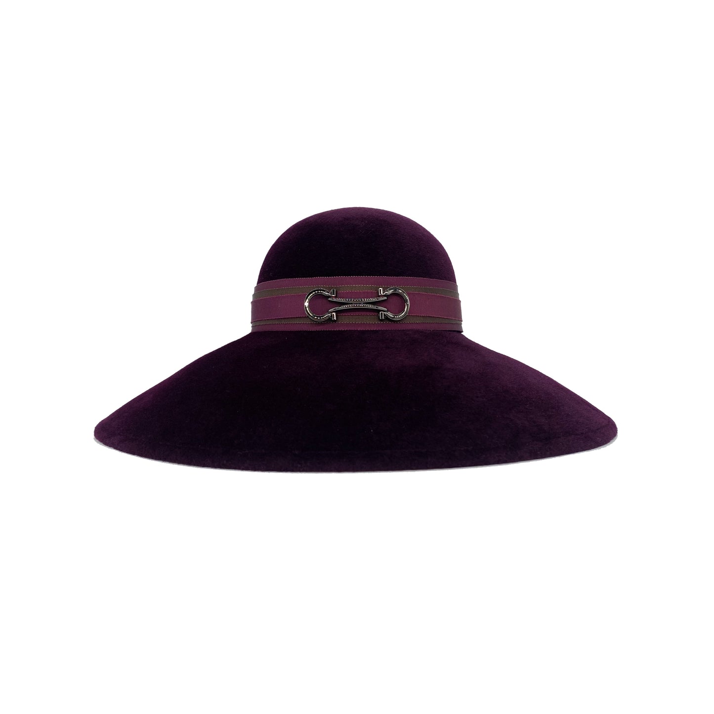 Velour felt downbrim with a snaffle bit