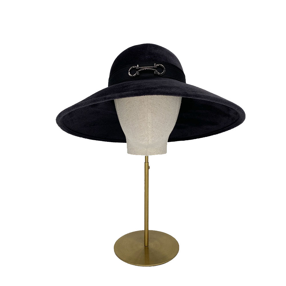 Velour felt downbrim with a snaffle bit