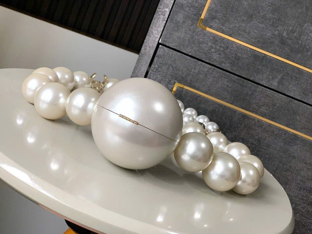 Pearl Necklace Hard Dinner Bag